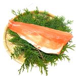 宮城県産 トップバリュグリーンアイナチュラル銀鮭（養殖）かたまり300g（100gあたり（本体）278円） 【6月13日～6月15日のお受取り】