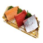 お刺身短冊セット（まぐろ・サーモントラウト・真鯛）各1サクづつ3サク入り　330g（100gあたり（本体）498円）