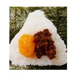 手巻おにぎり 鶏そぼろ＆卵黄風ソース
